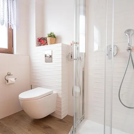 Osada Lux-house & Sauna Chalet *